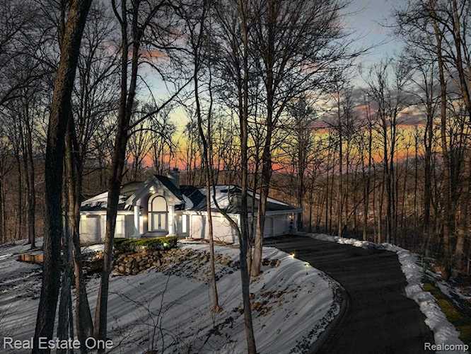 5950 Lynne Hollow Commerce Twp, MI 48382