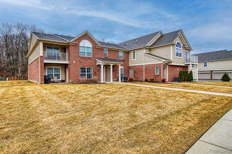21964 Aberdeen Macomb, MI 48042