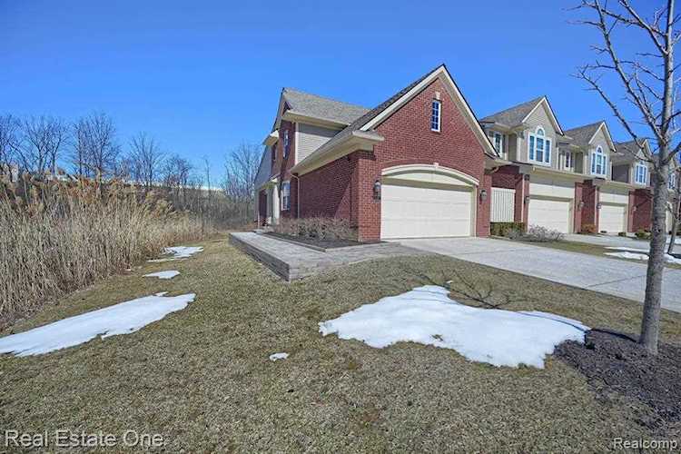 7530 Berry Wood Ln West Bloomfield Twp, MI 48322