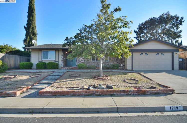 1719 Sycamore Dr Pittsburg, CA 94565