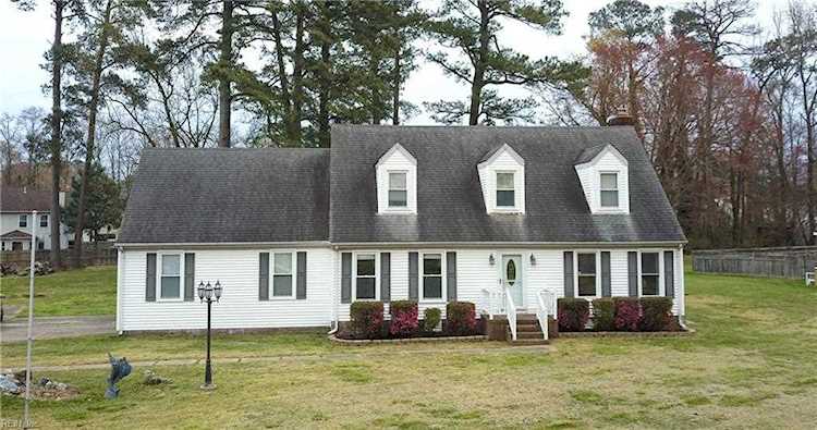 796 Woodstock Rd Virginia Beach, VA 23464