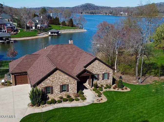 105 Harbor Point Cove Lenoir City, TN 37772