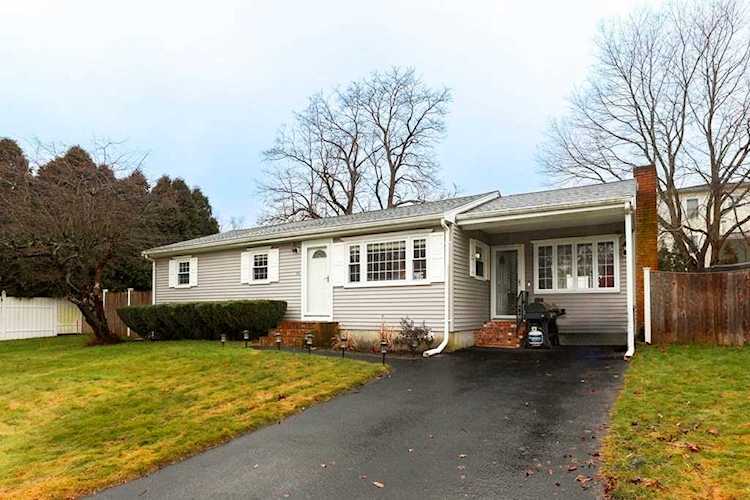 15 Cullen St Taunton, MA 02718
