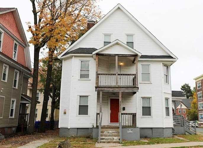 323 Bay St Springfield, MA 01109