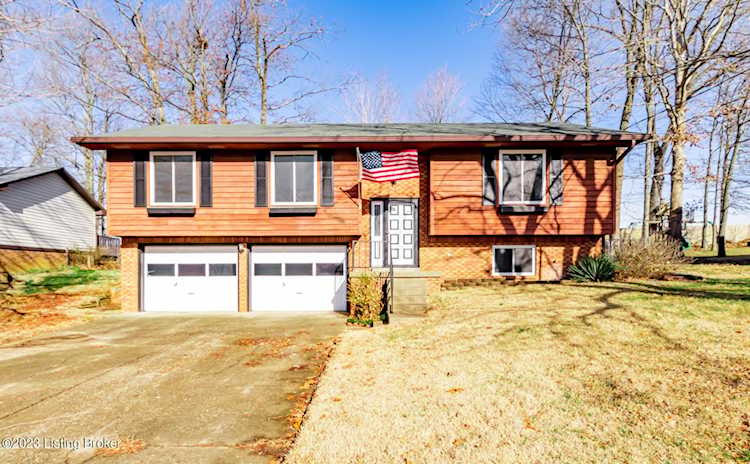 110 Amanda Ct Radcliff, KY 40160