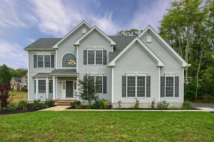 195 Mohawk Path Holliston, MA 01746