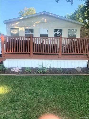 49337 Aulac Chesterfield, MI 48051