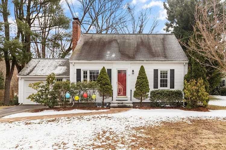 11 Valley View Rd Wayland, MA 01778