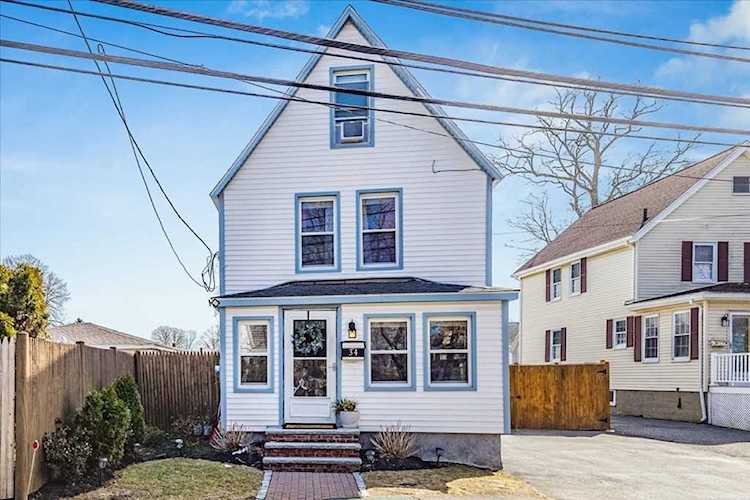 34 Forest St Peabody, MA 01960