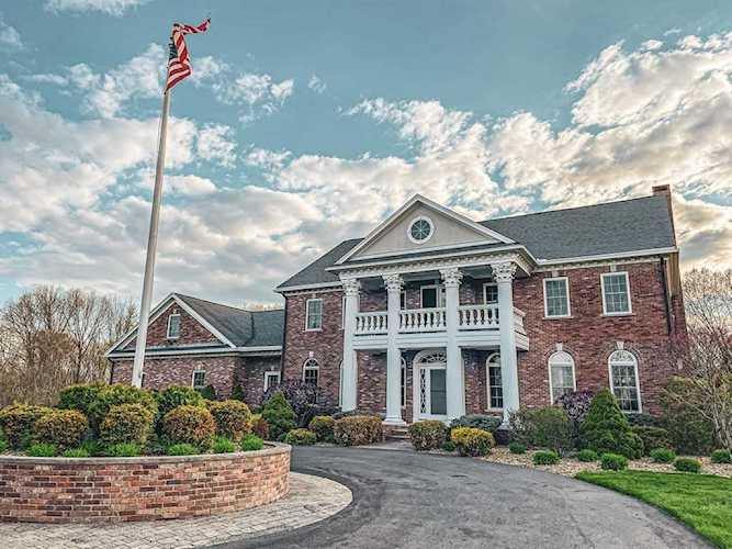 12 Hoveys Pond Dr Boxford, MA 01921