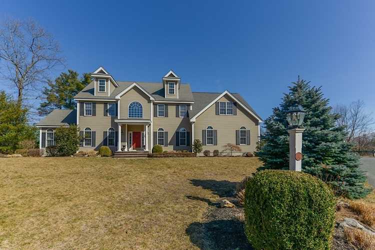 66 Mohawk Path Holliston, MA 01746