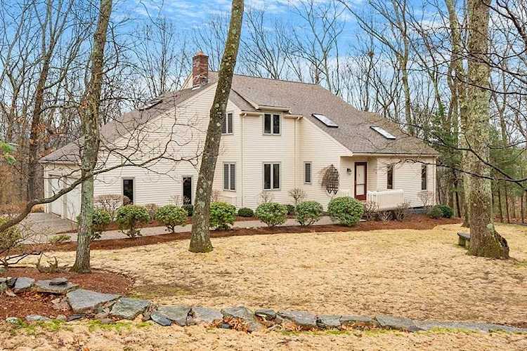 11 Pheasant Hill Rd Hopkinton, MA 01748