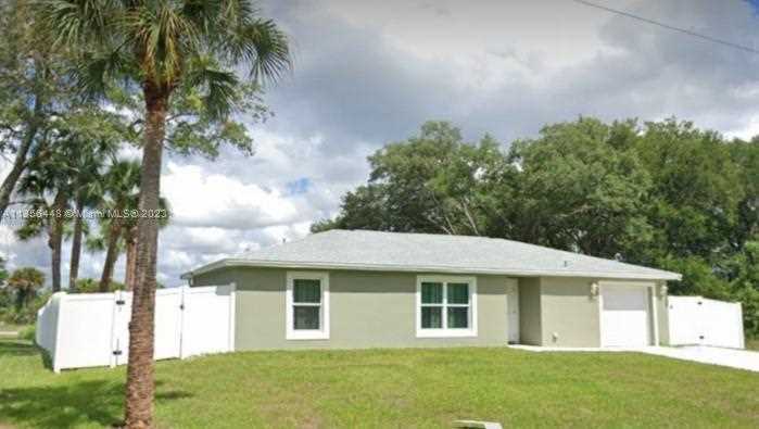 2019 Jeronimo Rd La Belle, FL 33935