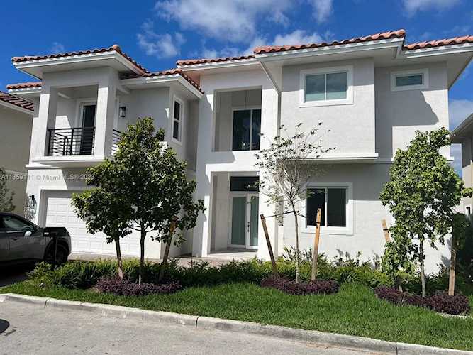 3537 Forest View Circle Dania Beach, FL 33312