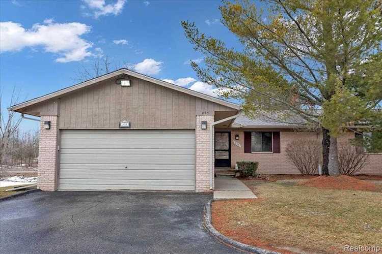 435 Hillcrest Oxford, MI 48371