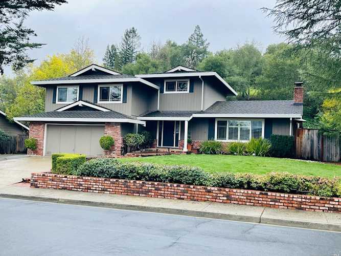 25 Woodside Drive Moraga, CA 94556