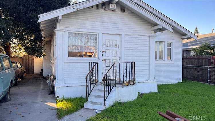 1701 Gardenia Ave Long Beach, CA 90813