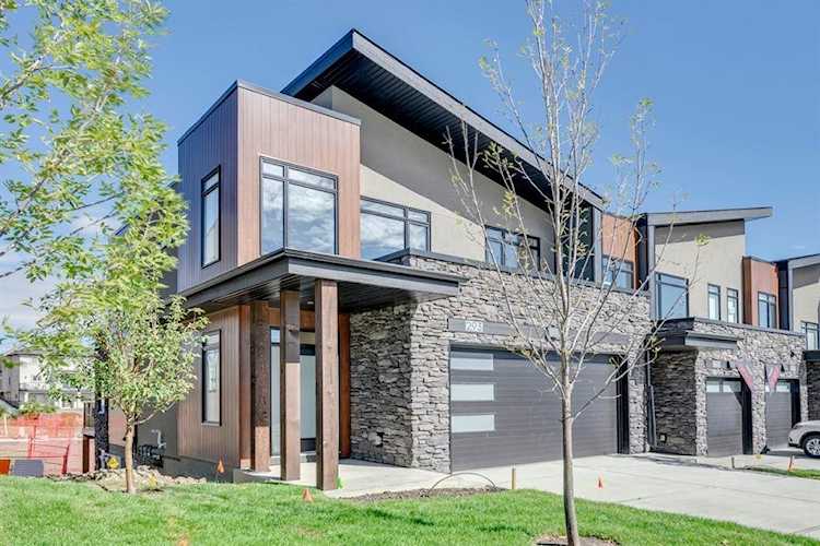 102 Royal Elm Green NW Calgary, AB T3G 0G8
