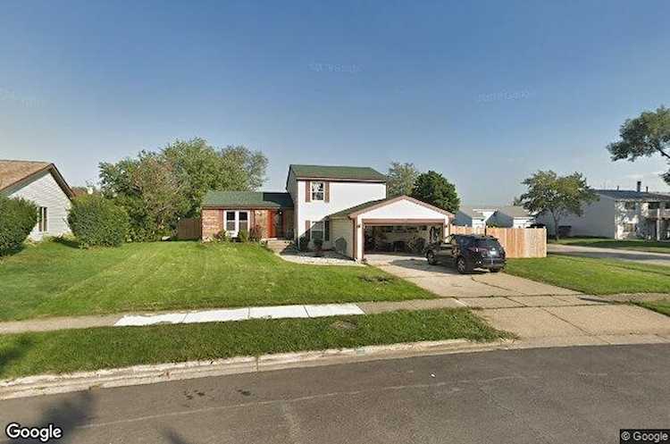 1913 Burr Oak Ln Glendale Heights, IL 60139 | MLS 11740669 Photo 1