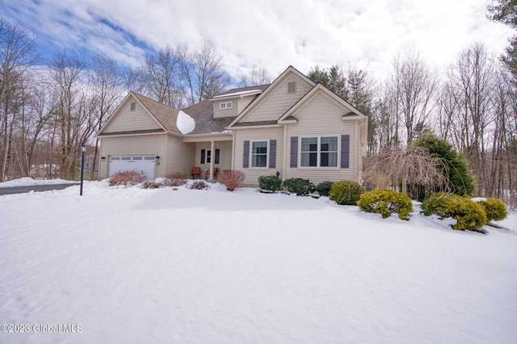 13 Prospect Point Ln Clifton Park, NY 12065