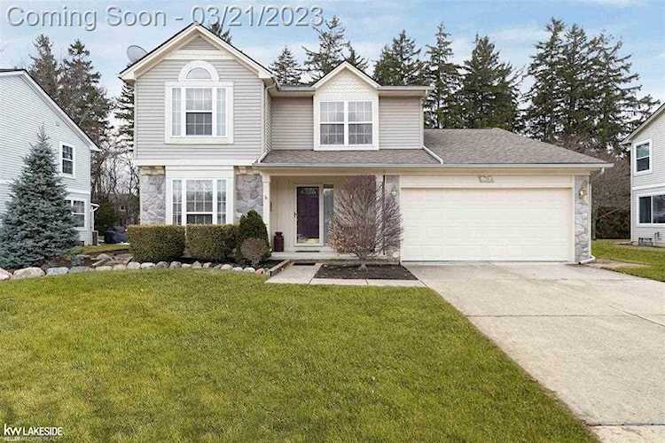 967 South Parkwood South Lyon, MI 48178 home for sale, MLS#58050103688 | Dwellings Michigan Real Estate Photo 1