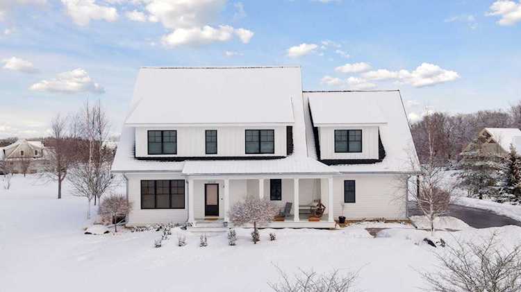10220 Tapestry Bend Lake Elmo, MN 55042