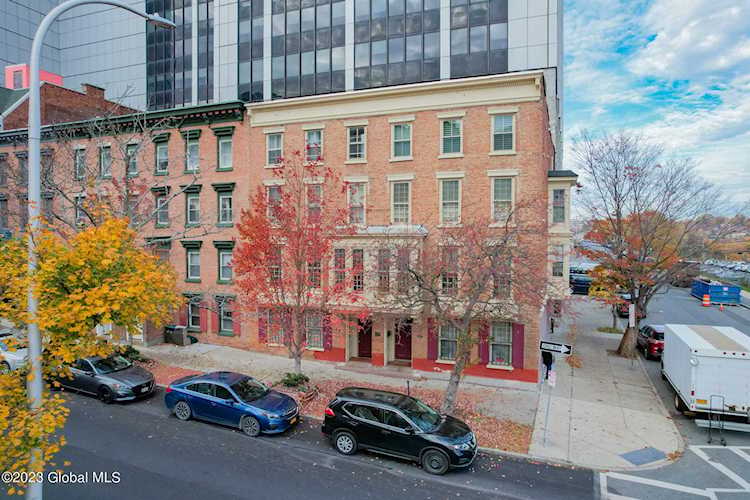 52 S Swan St Albany, NY 12210