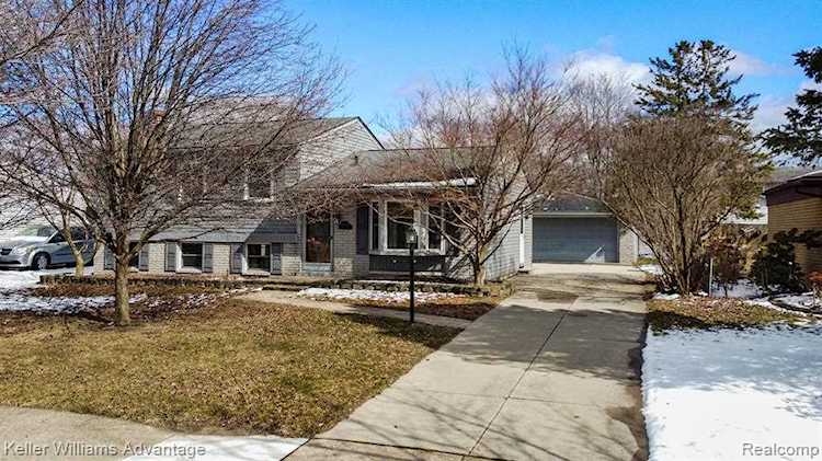 50436 Spruce Chesterfield, MI 48047
