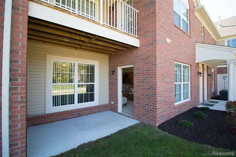 28289 S Pointe New Baltimore, MI 48051