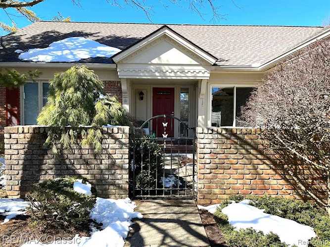 6966 Pebble Park West Bloomfield, MI 48322