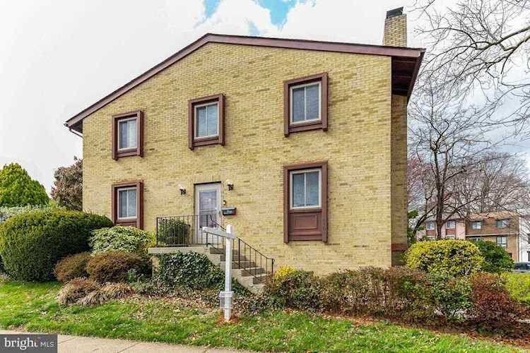 9501 Barcellona Ct Fairfax, VA 22031