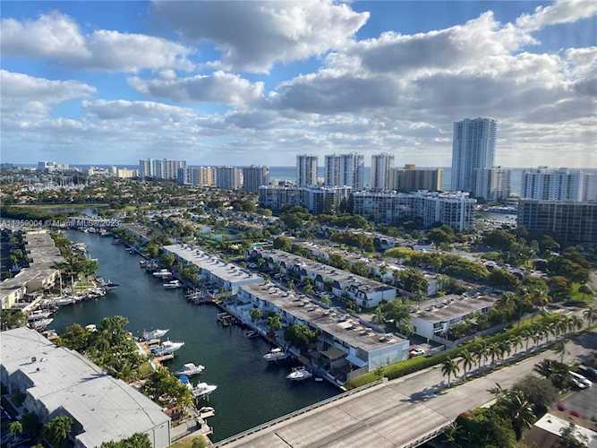 2500 Parkview Dr #2208 Hallandale Beach, FL 33009