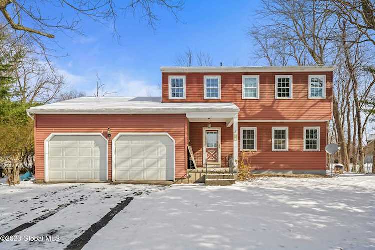 14 Marble Rd East Greenbush, NY 12061