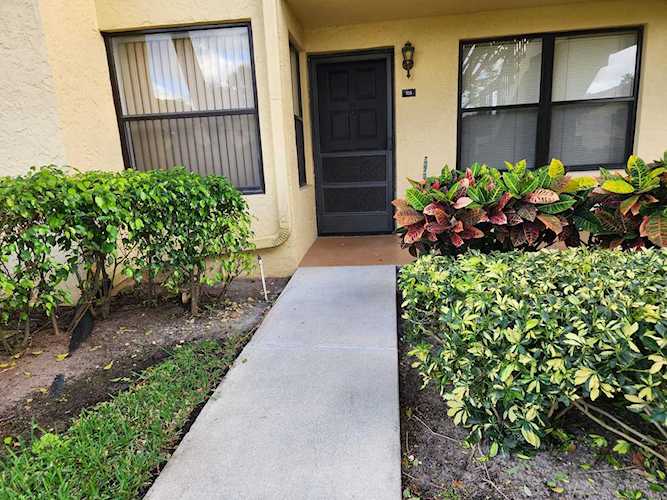 4712 Lucerne Lakes Boulevard #105 Lake Worth, FL 33467