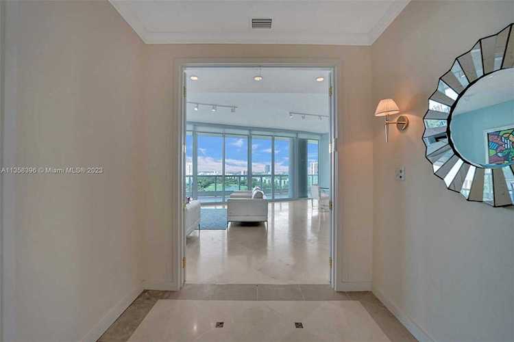 20155 NE 38th Ct #1905 Aventura, FL 33180