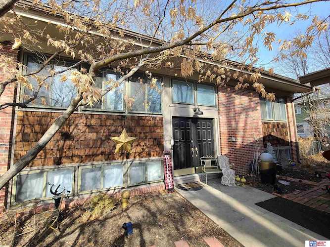 320 Lakewood Dr Lincoln, NE 68510