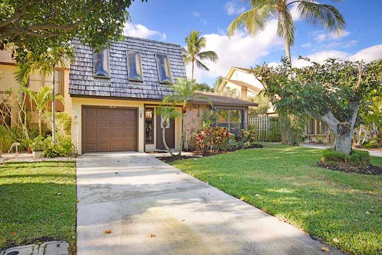 1012 Raintree Lane Palm Beach Gardens, FL 33410