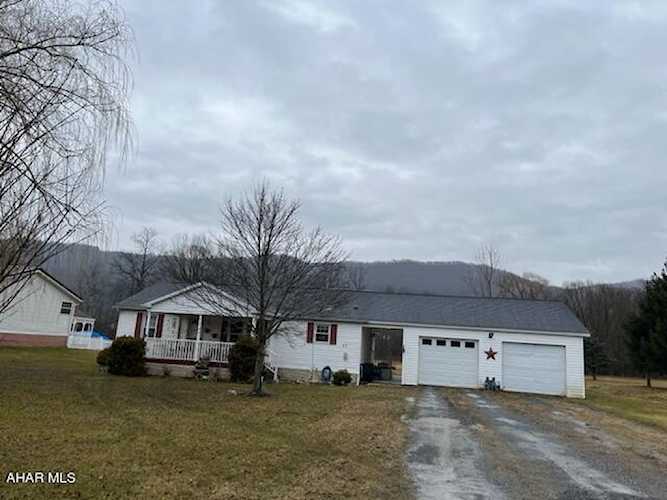 413 Metzgar Lane Ln Claysburg, PA 16625
