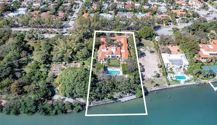 4521 Pine Tree Dr Miami Beach, FL 33140