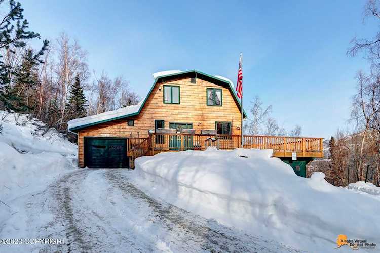 6900 Waterfall Dr Eagle River, AK 99577