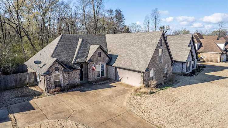300 Running Brook Ln Oakland, TN 38060