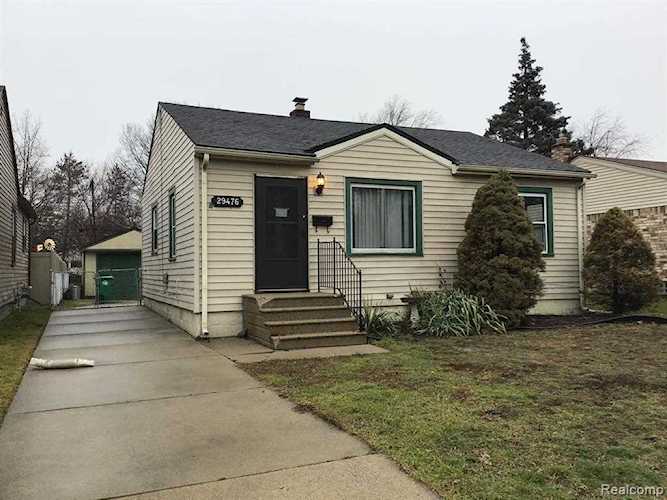 29476 Elmwood St Garden City, MI 48135 home for sale, MLS#20230009380 | Dwellings Michigan Real Estate Photo 1