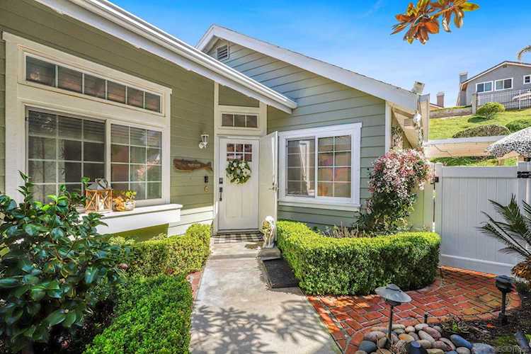 6944 Quiet Cove Dr Carlsbad, CA 92011