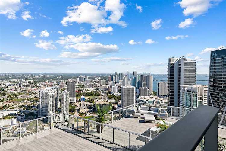 851 NE 1st Ave #PH 5302 Miami, FL 33132