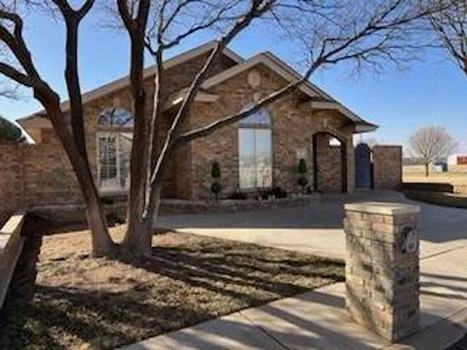 102 Fannin Avenue Levelland, TX 79336
