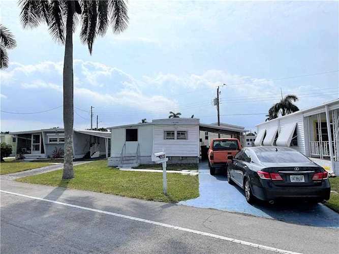 8520 SW 18th St Davie, FL 33324