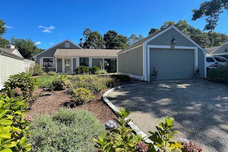53 Brassie Way Mashpee, MA 02649