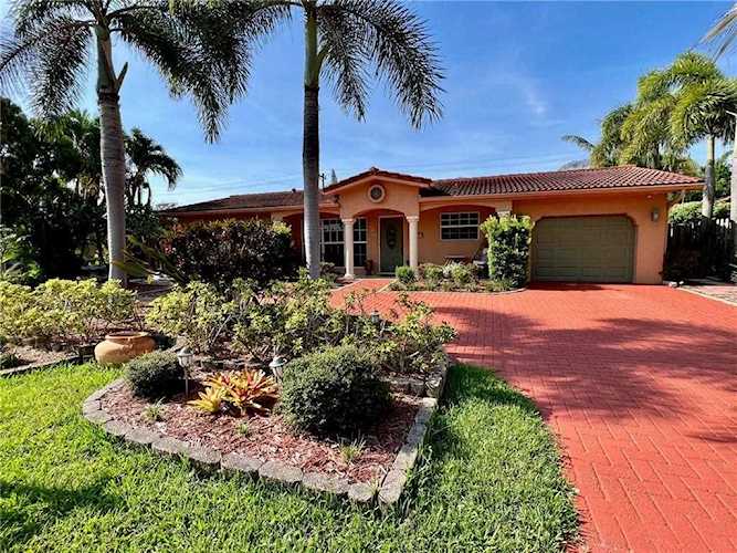 2760 NE 53rd Ct Lighthouse Point, FL 33064