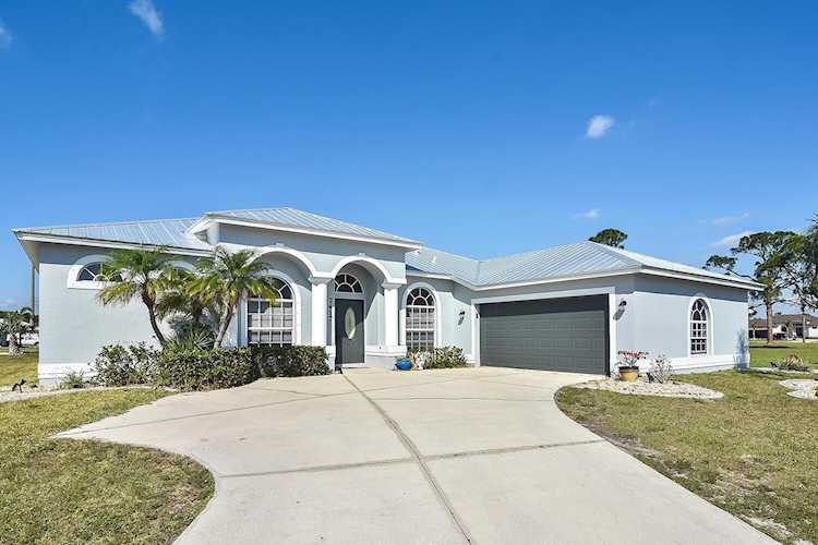 7417 S Moss Rose Punta Gorda, FL 33955