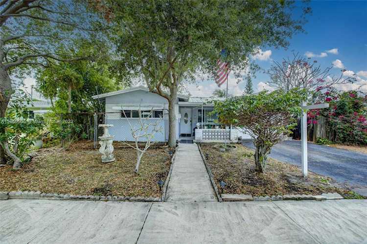 3920 Hayes St Hollywood, FL 33021